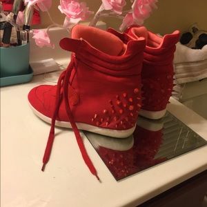 Fun, red, faux suede Qupid sneakers. 👟